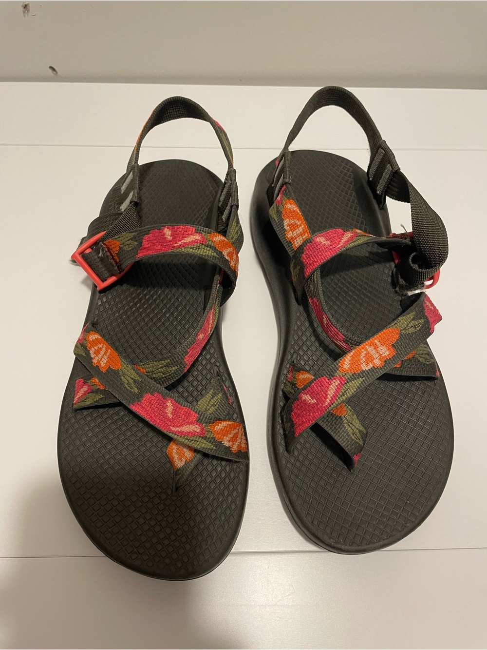 Chaco Brand Women's size 9 Z/2 Sandals Pink & Orange Floral Print